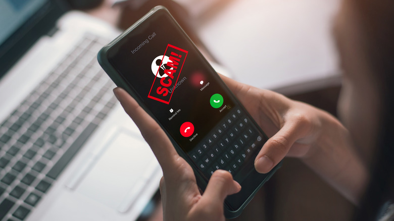 Représentation d'un appel téléphonique risqué.