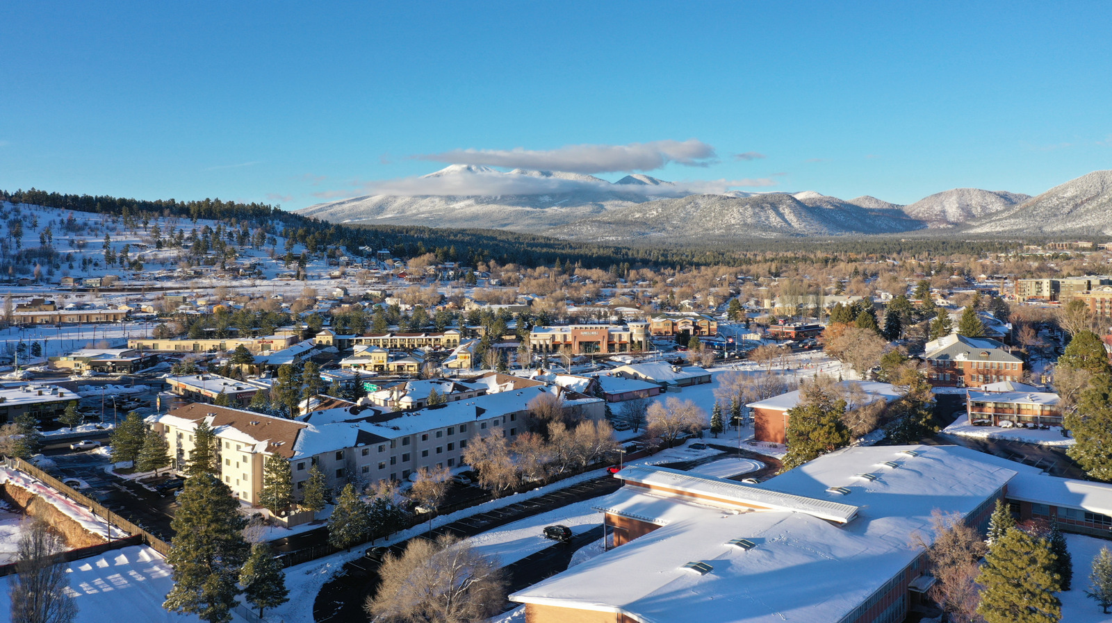 La vieille ville de l'Arizona Old West avec de nombreuses activités de plein air et un centre-ville coloré et charmant