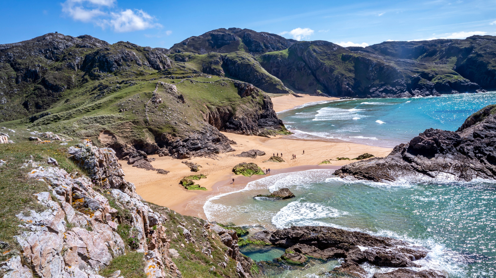 L'extrémité nord de l'Irlande possède une baie à couper le souffle connue sous le nom de «Murder Hole Beach»