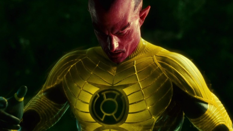 Sinestro devenant la lanterne jaune dans la lanterne verte.