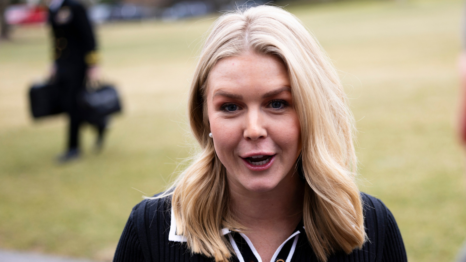 Les tenues de travail les plus mourtiques de Karoline Leavitt qui ne la flattent pas