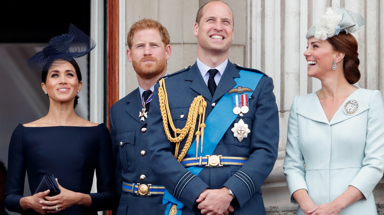 Meghan Markle, Princes Harry et William, et Kate Middleton sur le balcon du palais de Buckingham