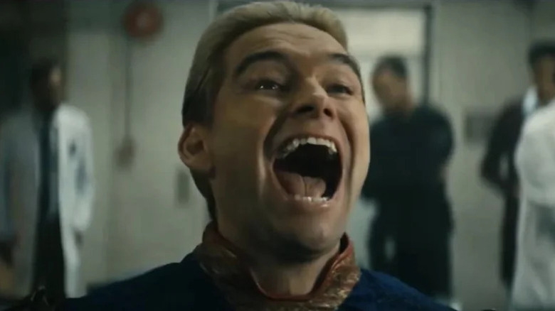 Antony Starr comme Homelander riant sur les garçons