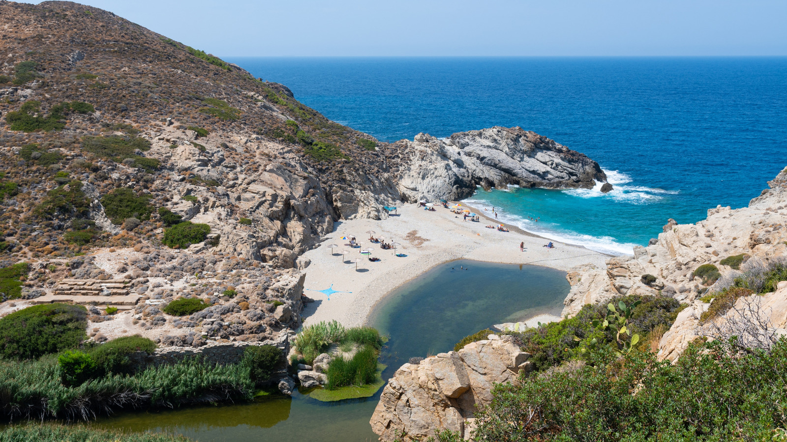 L'une des plages les plus dangereuses de la Grèce est un lieu de natation étonnamment populaire