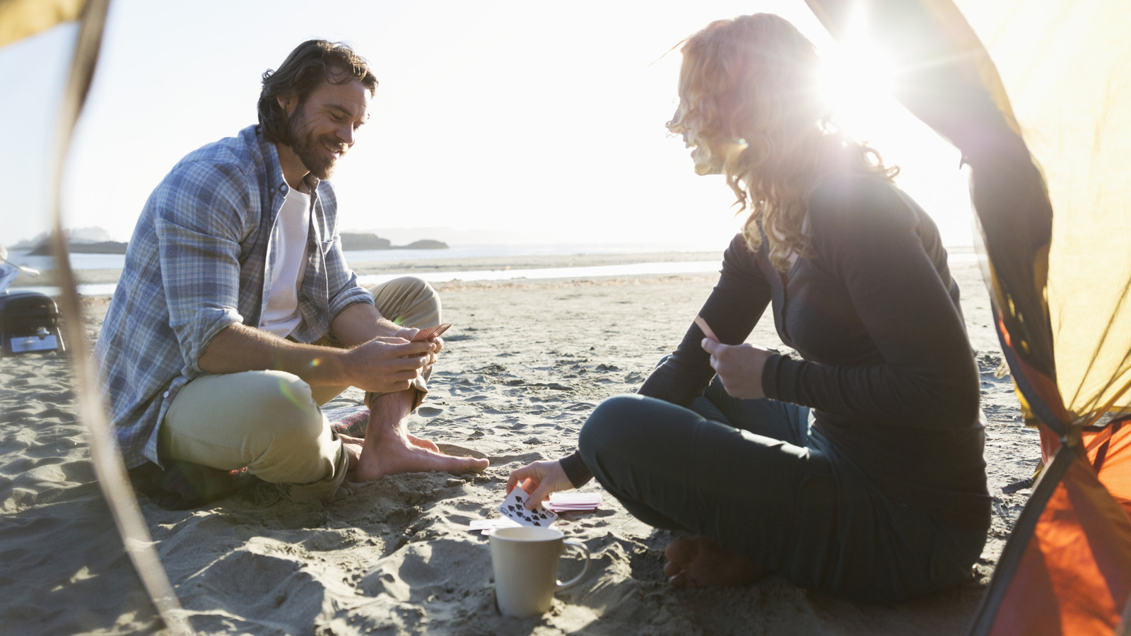 Étapes faciles à prendre pendant le camping à la plage pour éviter les ennuis de sable
