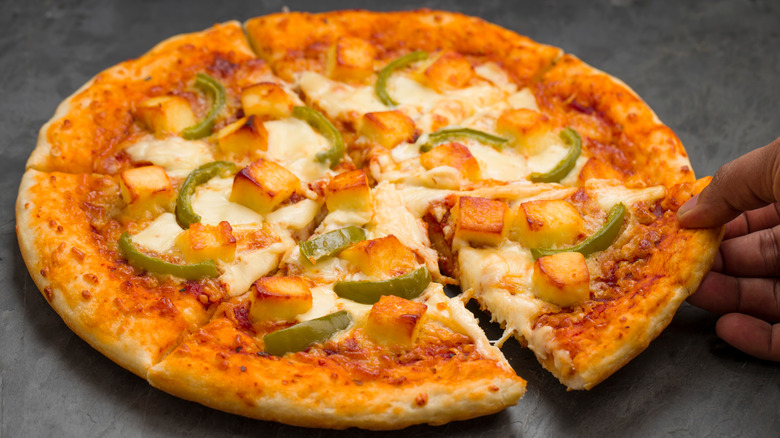 Pizza Paneer aux poivrons verts