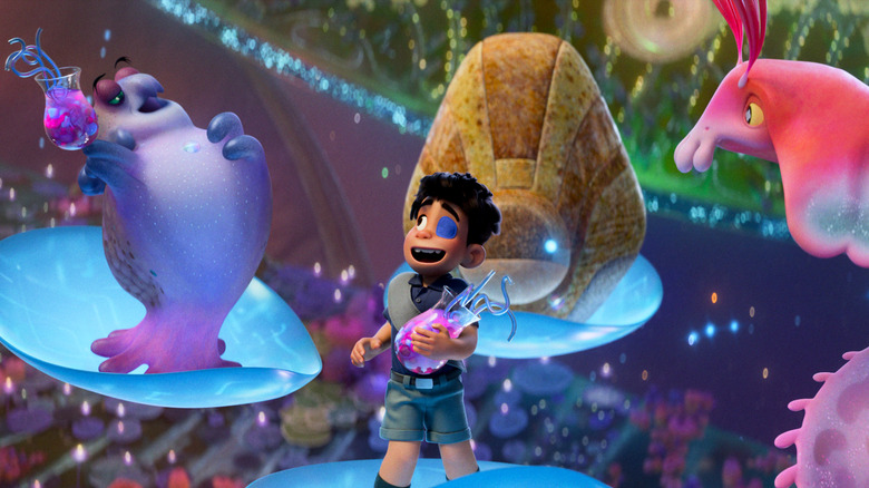 Elio fait partie des ambassadeurs du Communiverse, chacun sur un disque de circuit incurvé flottant dans l'air