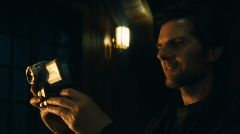 Mark se disputant avec lui-même à travers un caméscope sur la Seèche