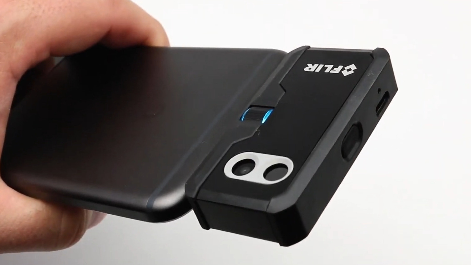 Vous pouvez transformer votre téléphone Android en une caméra thermique avec ce gadget USB