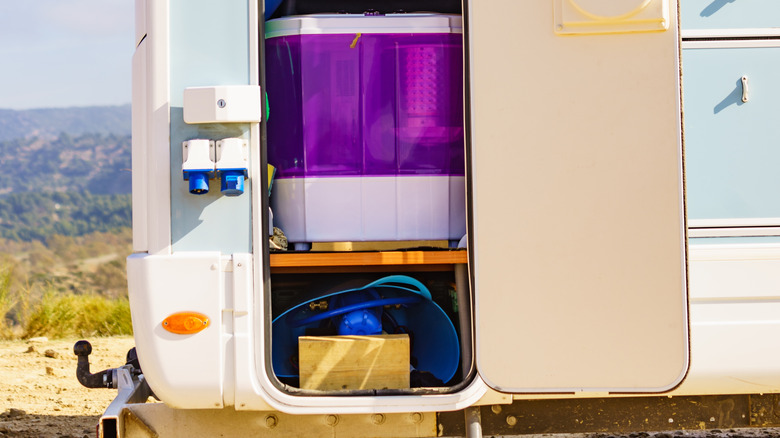 Stockage du sous-sol RV emballé