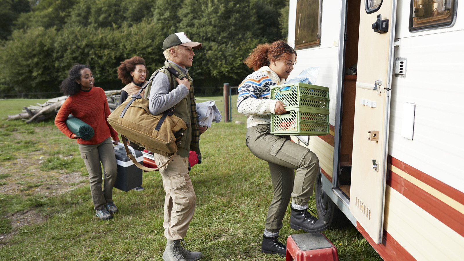 Utilisez ces articles simples dans votre sous-sol de stockage de VR pour garder les choses organisées et sécurisées