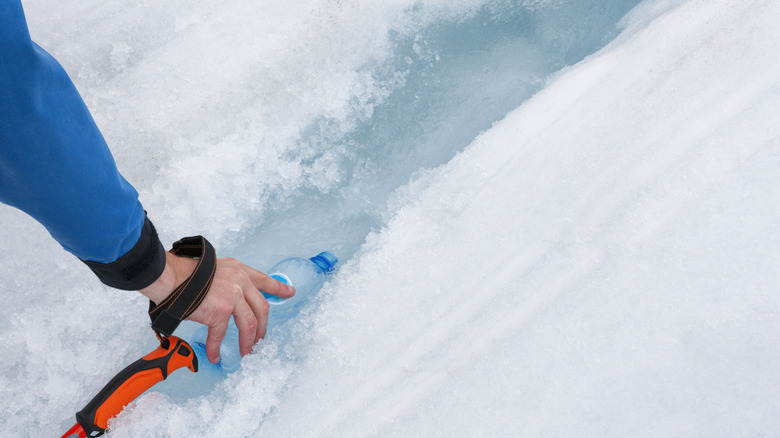 Bouteille de remplissage du glacier