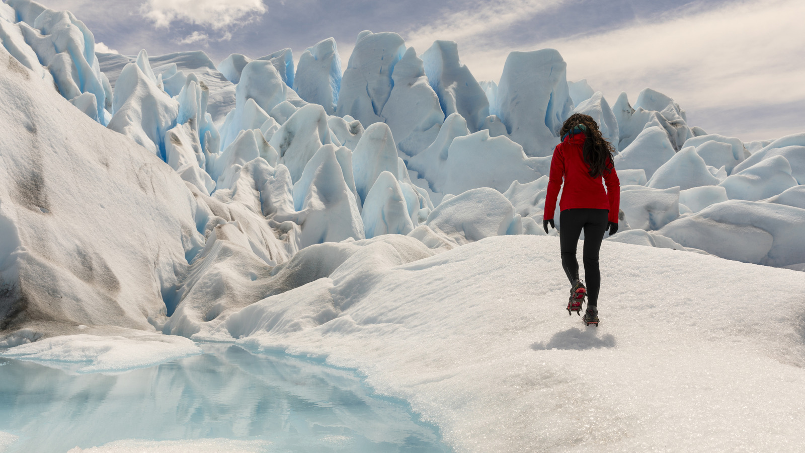 Les influenceurs continuent de boire de l'eau glacier fondu malgré ces dangers graves