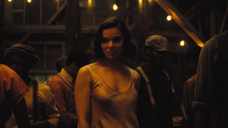 Hailee Steinfeld comme Mary dansant au Juke in Sinners