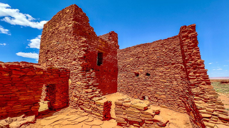 Ruines du rock rouge au monument national de Wupatki, Arizona