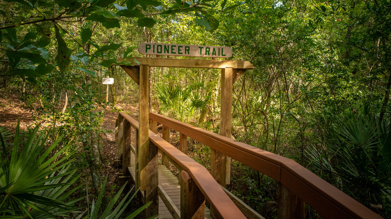 Entrée de Pioneer Trail dans le comté de Clay, FL