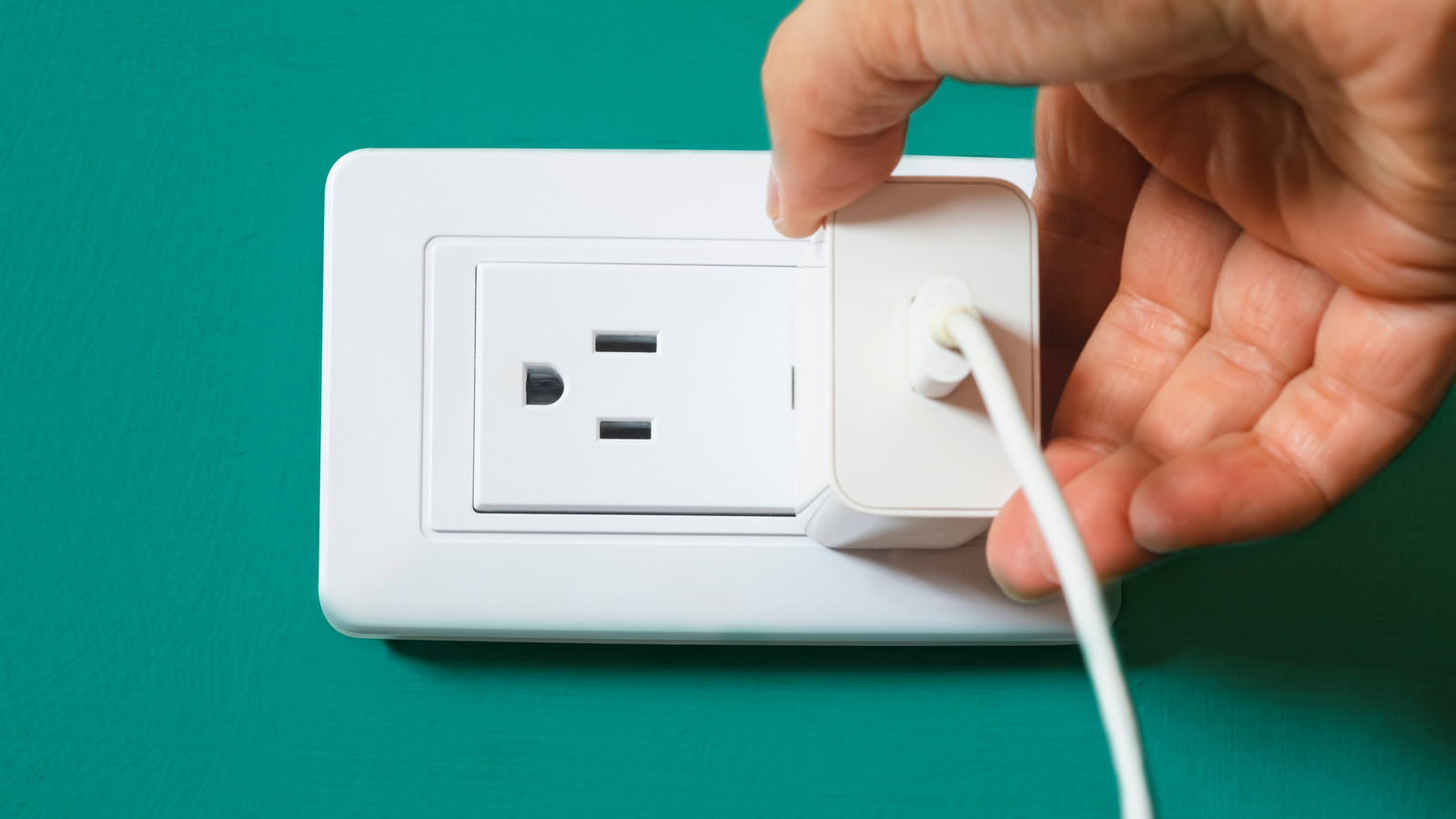 Est-il normal qu'un chargeur de téléphone devienne chaud?