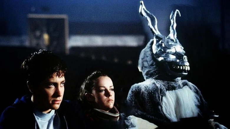 Donnie, Gretchen et le lapin assis dans le cinéma à Donnie Darko