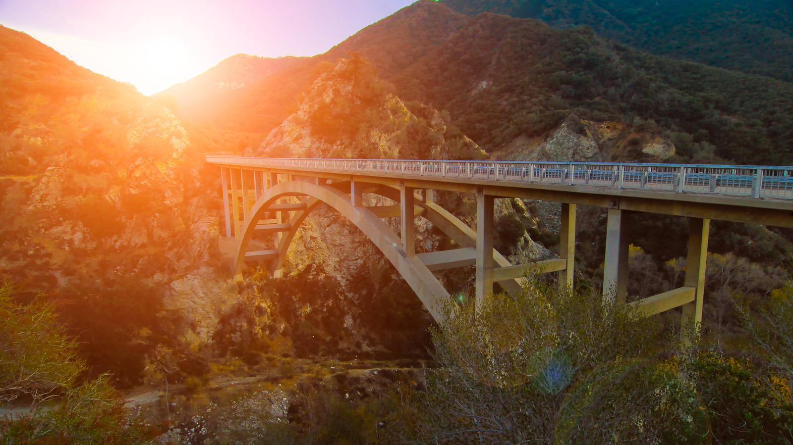 «Canyon City» de Californie est un joyau de SoCal ensoleillé avec un charme de petite ville et des sensations extérieures