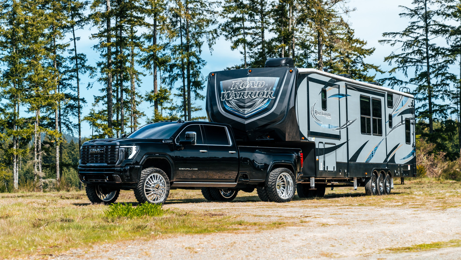 Ce que cela signifie quand quelqu'un dit qu'il va camper dans un RV «transporteur de jouets»