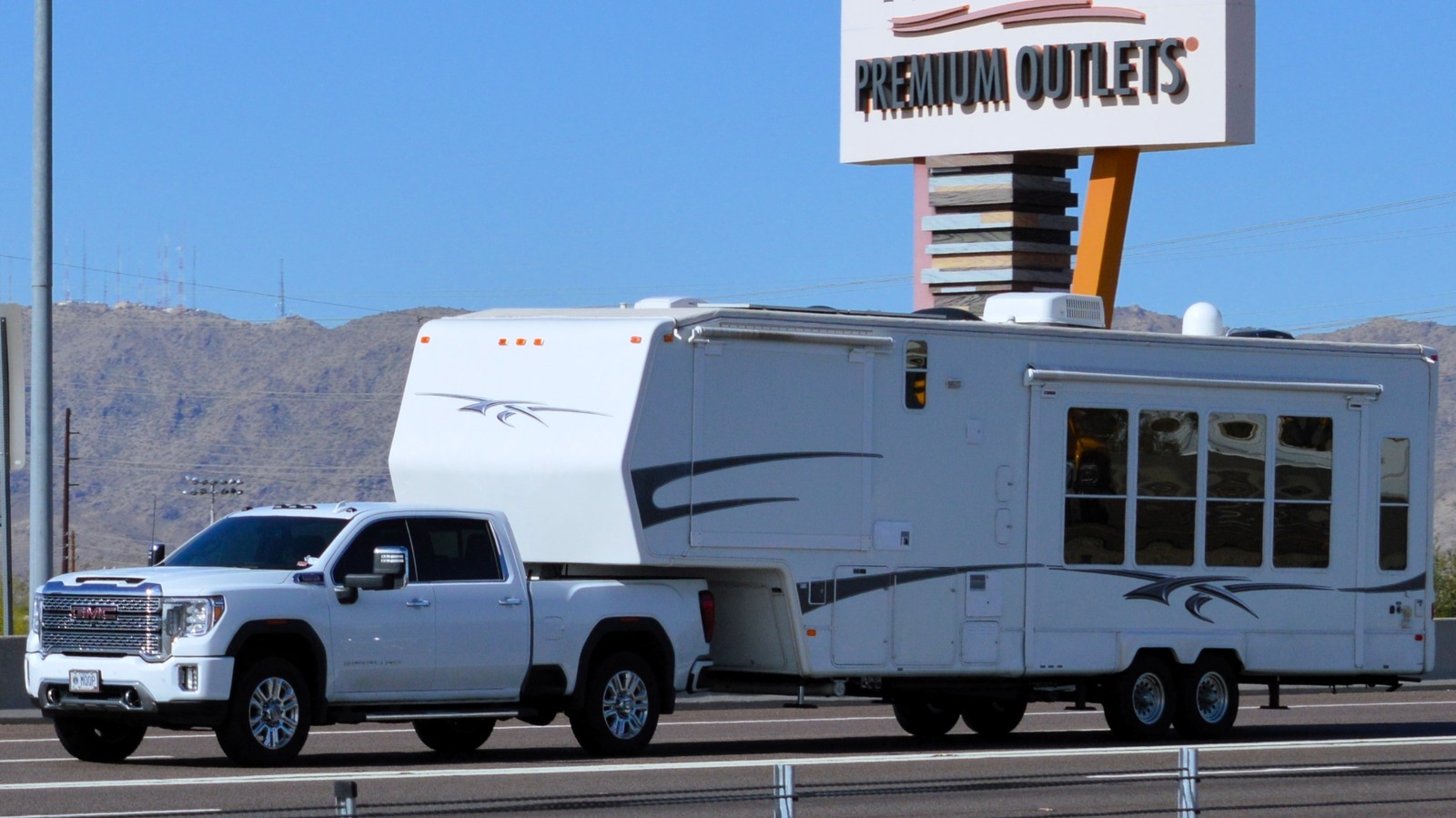 Fifth Wheel vs Travel Trailer: Quel VR remorable est le bon choix pour vous?