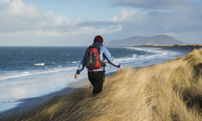 La magnifique île de l'Écosse dans les Hébrides extérieures abrite des plages éloignées spectaculaires