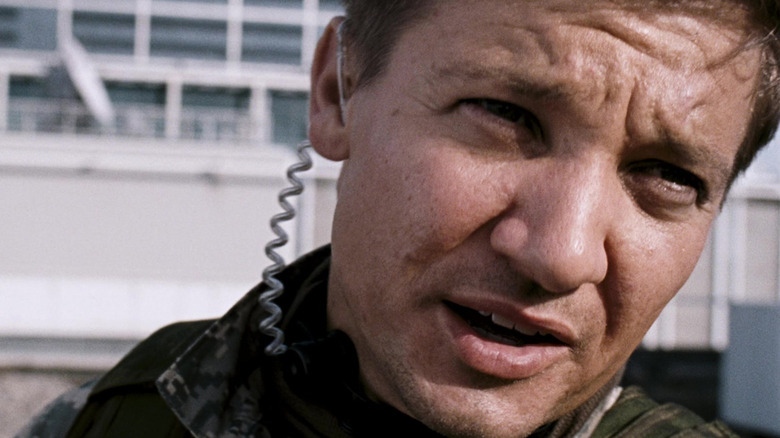 Doyle de Jeremy Renner est vu en gros plan en 28 semaines plus tard