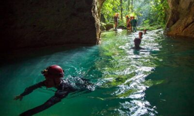L'une des grottes sacrées les plus incroyables du monde a de l'eau cristalline et des paysages époustouflants