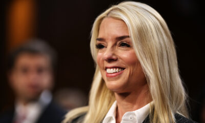 Les cheveux les plus grincheux de Pam Bondi sont celui que nous n'oublierons jamais
