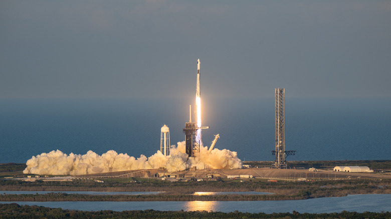 Lancement de SpaceX Falcon 9 au Kennedy Space Center