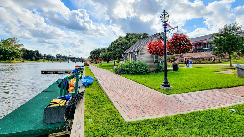 Front de la rivière Cane