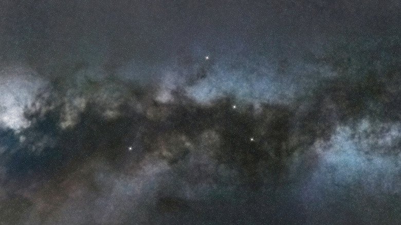 Triangulum Australe Constellation dans Cloudy Sky