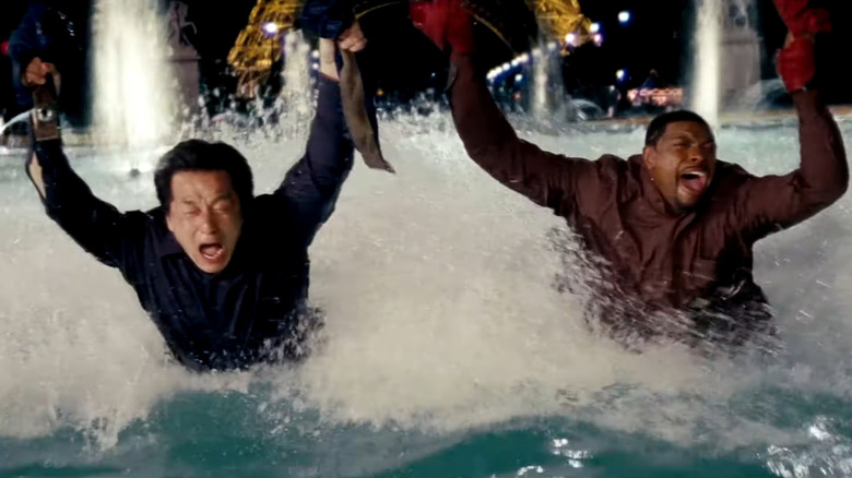 Lee et Carter se font traîner dans l'eau