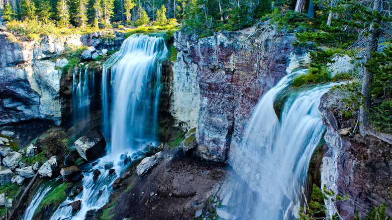 Deux grandes cascades en cascade