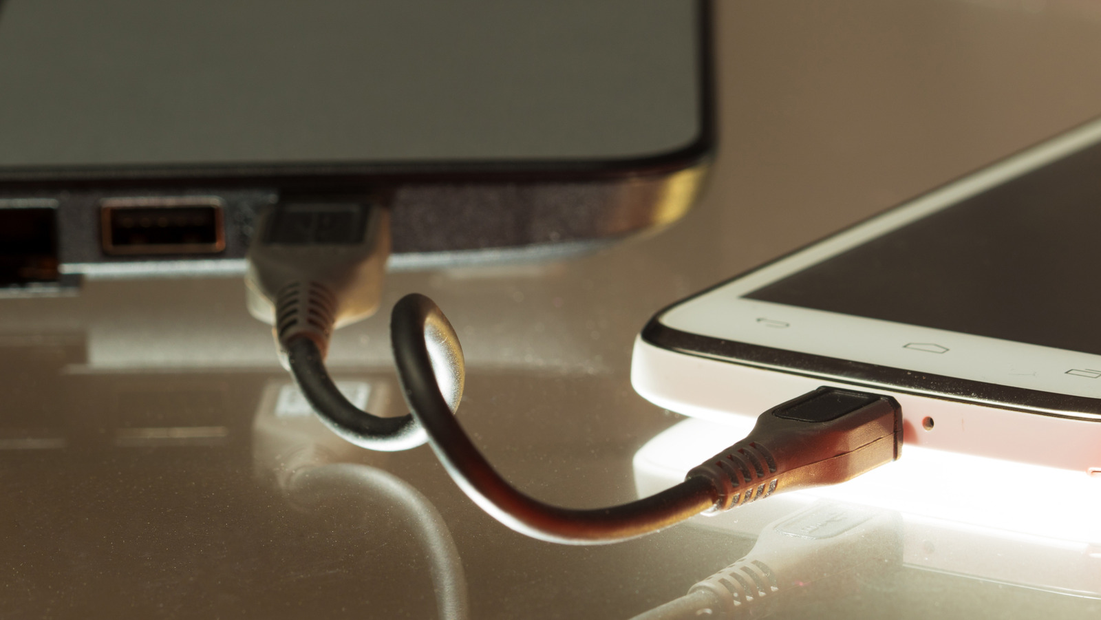 Que signifie l'attache USB et comment cela fonctionne-t-il?