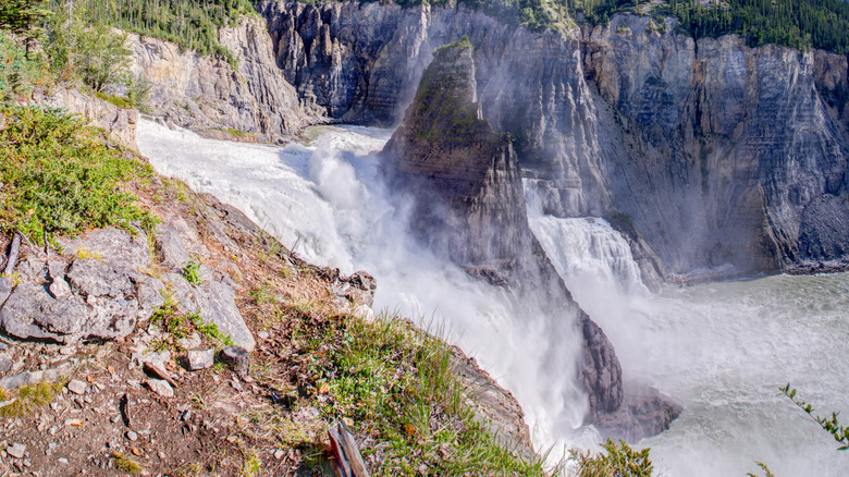 Virginie massive tombe à sa profondeur