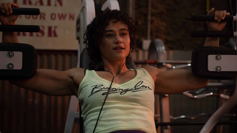 Katy O'Brian comme Jackie Cleaver en amour ment