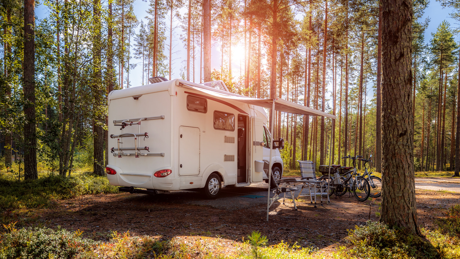 Utilisez ces hacks de nouilles de piscine pour une aventure RV réussie
