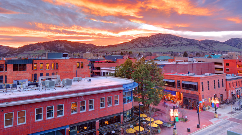 Belle vue sur Boulder Colorado au coucher du soleil