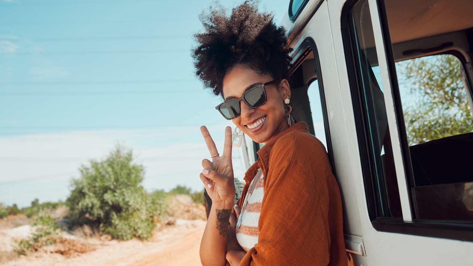 Une chaîne de terrain de camping sur la côte ouest abordable pour les conférences et les nomades de fourgonnette a une ambiance de bricolage groovy