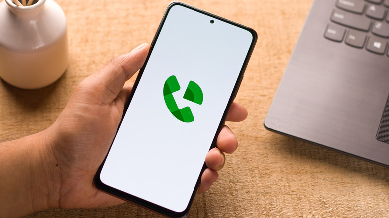 Smartphone avec logo Google Voice