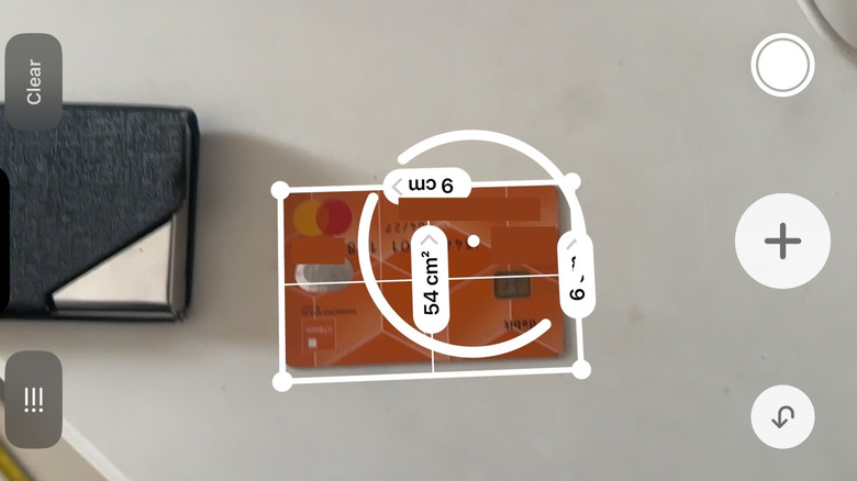 Carte ATM mesurée dans l'application de mesure iPhone