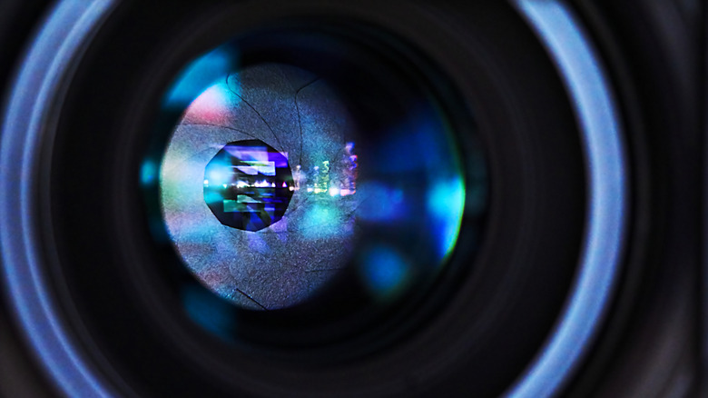 L'anneau d'ouverture à l'intérieur d'une lentille de la caméra