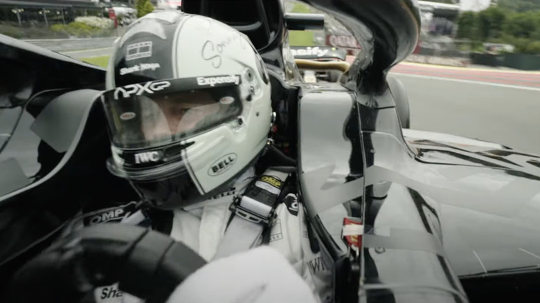 Sonny Hayes au volant d'un coureur F1 en F1