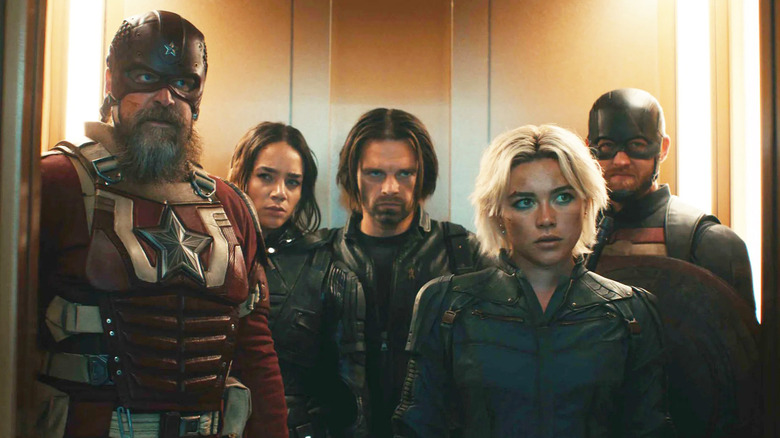 Les Thunderbolts s'assemblent à l'intérieur d'un ascenseur en Thunderbolts *