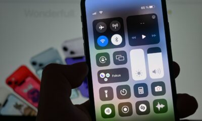 Quelle est la différence entre le changement de nuit et le mode sombre sur l'iPhone?