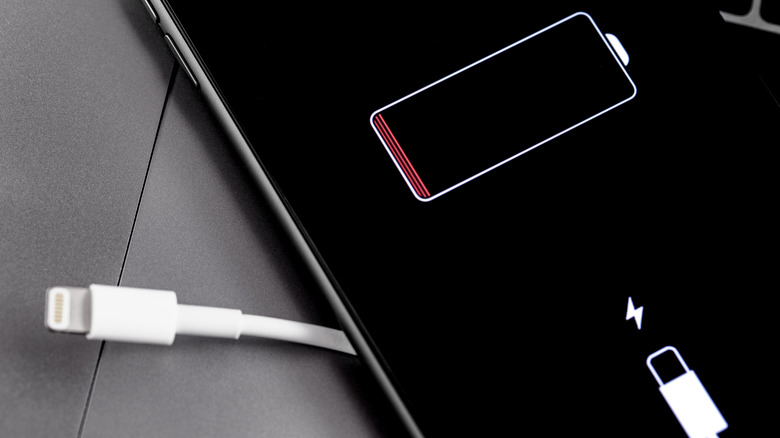 IPhone Apple affichant un faible avertissement de batterie