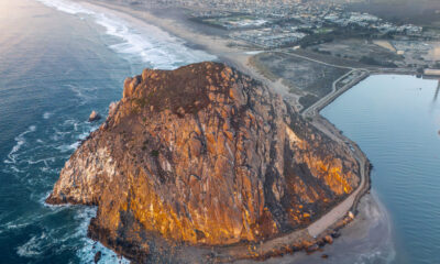 Le parc d'État de Californie à mi-chemin entre Santa Barbara & Monterey propose un magnifique camping à la baie