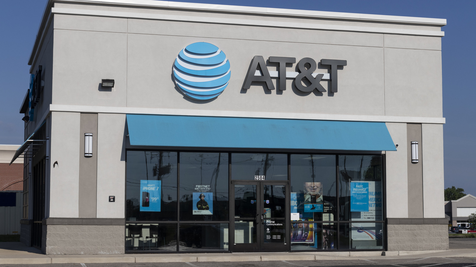 En quoi le plan à prix réduit de 55+ d'AT & T est-il différent de ses plans téléphoniques standard?