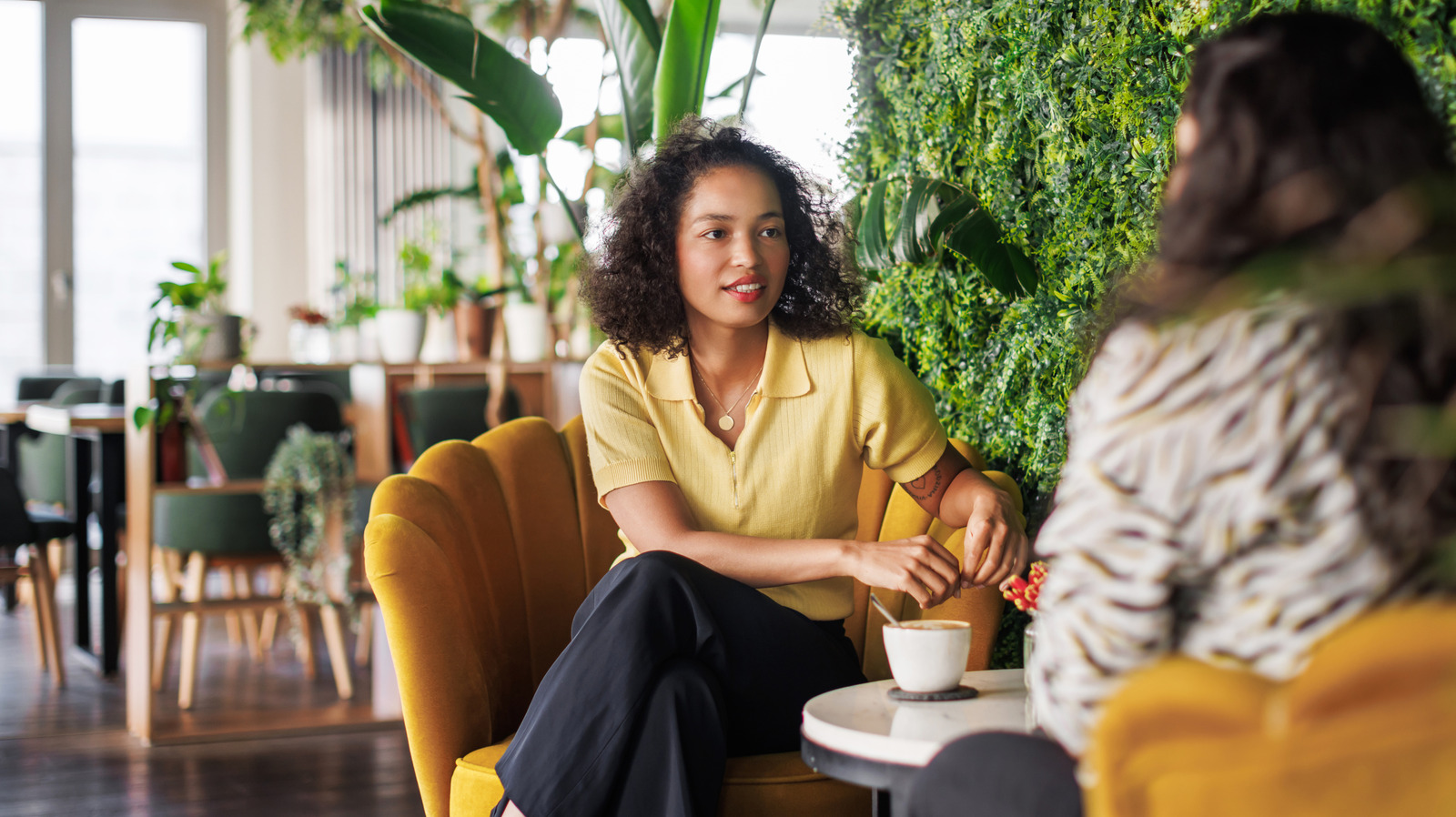 Cette courtoisie américaine commune est une violation de l'étiquette sociale dans d'autres pays